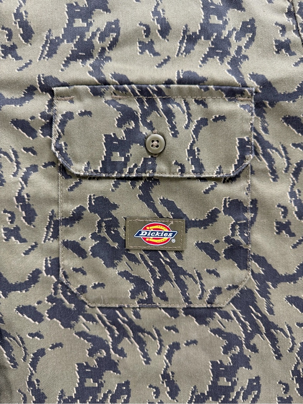 Dickies Women’s Cropped Camo Button Up Shirt Large Gorpcore Utility - Picture 6 of 10